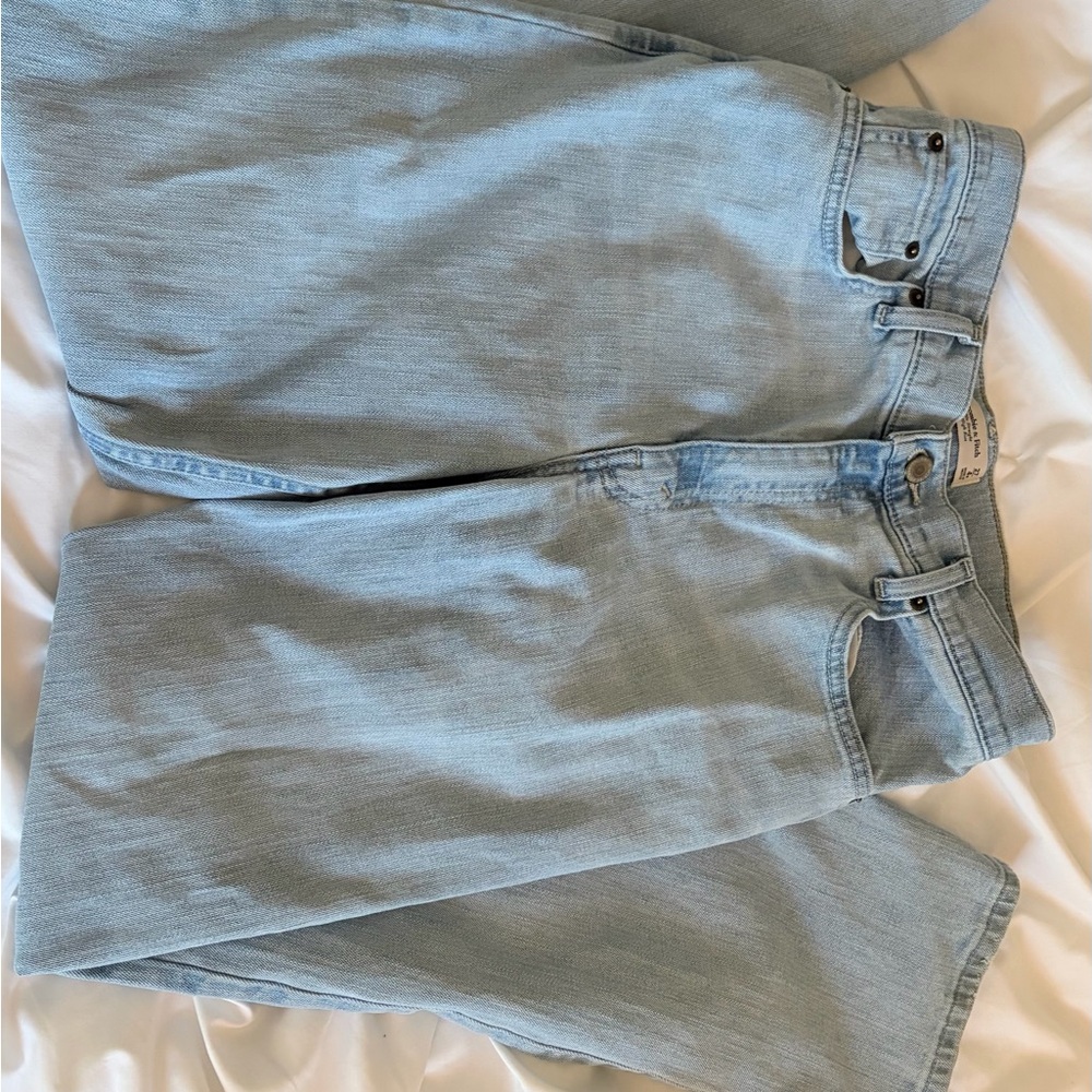 Abercrombie & Fitch The ‘90s Straight Ultra High Rise Light Blue Jeans